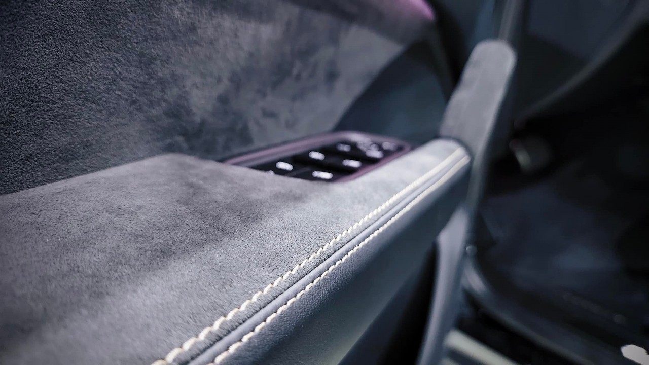 Cận cảnh Porsche Cayenne Turbo GT giá gần 13 tỷ đồng tại Việt Nam Cận cảnh Porsche Cayenne Turbo GT giá gần 13 tỷ đồng tại Việt Nam