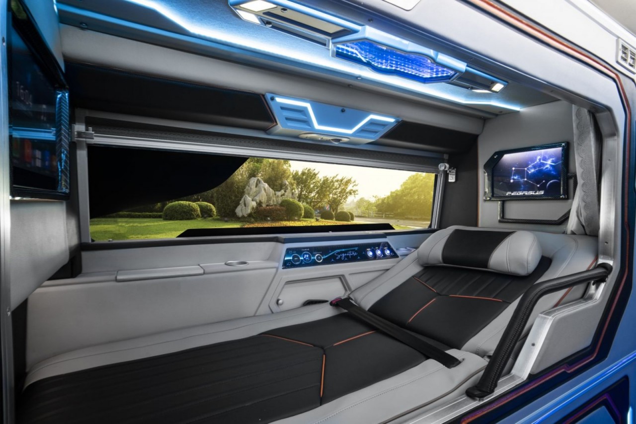 Thaco lắp ráp xe bus cao cấp Mercedes-Benz