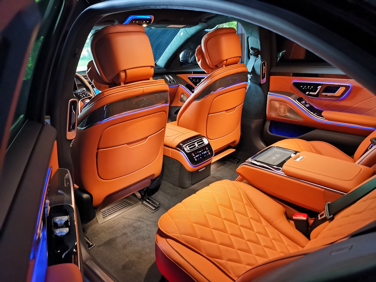 Nguyễn Quốc Cường và Đàm Thu Trang bổ sung Mercedes-Benz S450 Luxury vào bộ sưu tập Nguyễn Quốc Cường và Đàm Thu Trang bổ sung Mercedes Benz S450 Luxury vào bộ sưu tập