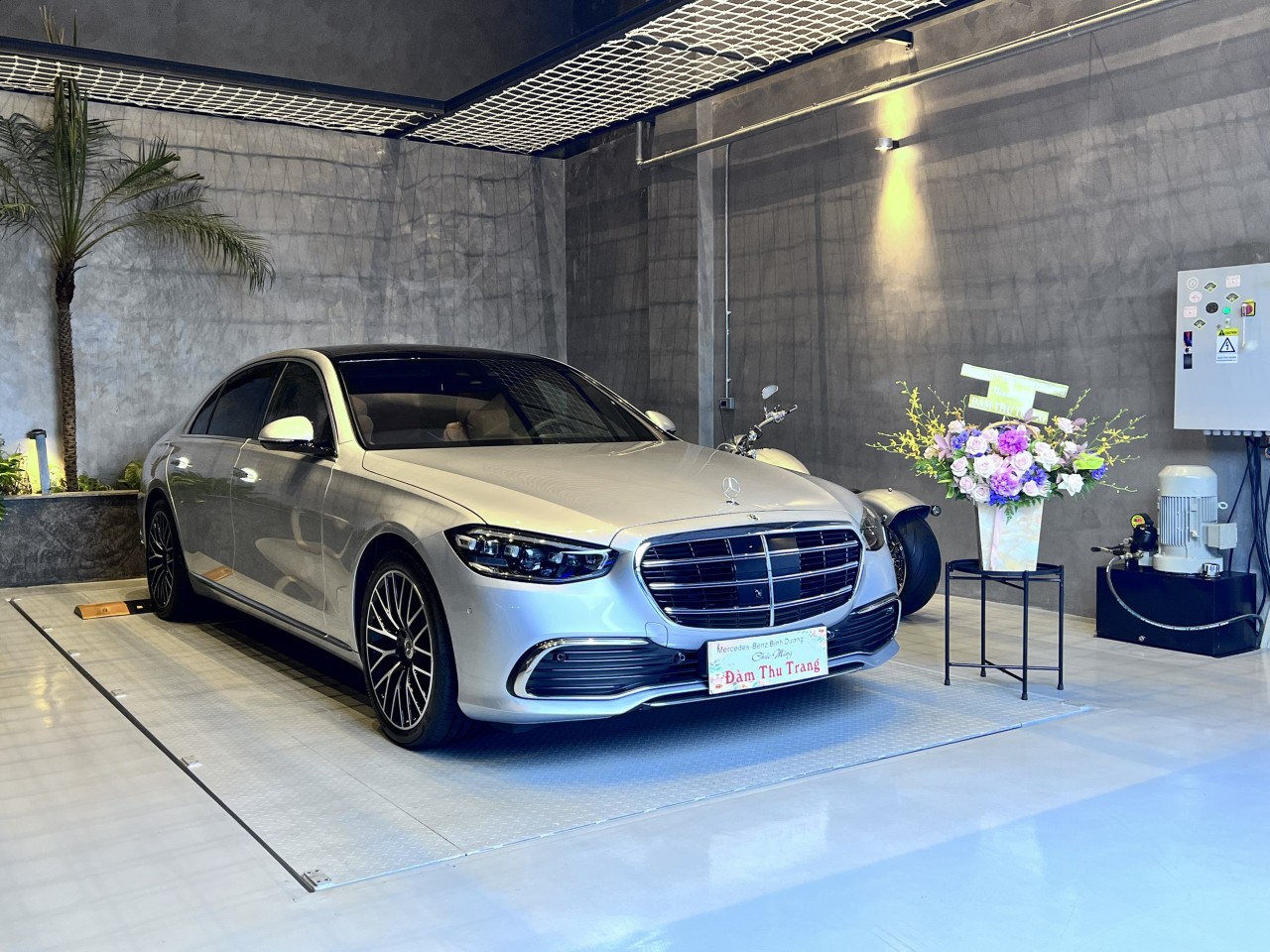 Nguyễn Quốc Cường và Đàm Thu Trang bổ sung Mercedes-Benz S450 Luxury vào bộ sưu tập Nguyễn Quốc Cường và Đàm Thu Trang bổ sung Mercedes-Benz S450 Luxury vào bộ sưu tập