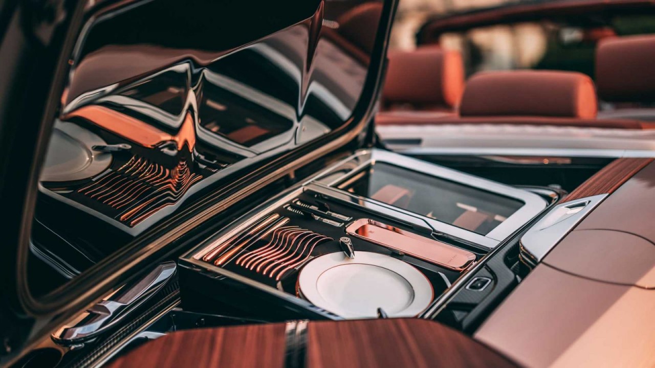 Cận cảnh xe siêu sang Rolls-Royce Boat Tail thứ 2 với giá 28 triệu USD