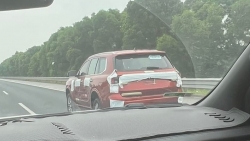 Bắt gặp Ford Everest 2022 'không che' chạy thử tại Hà Nội