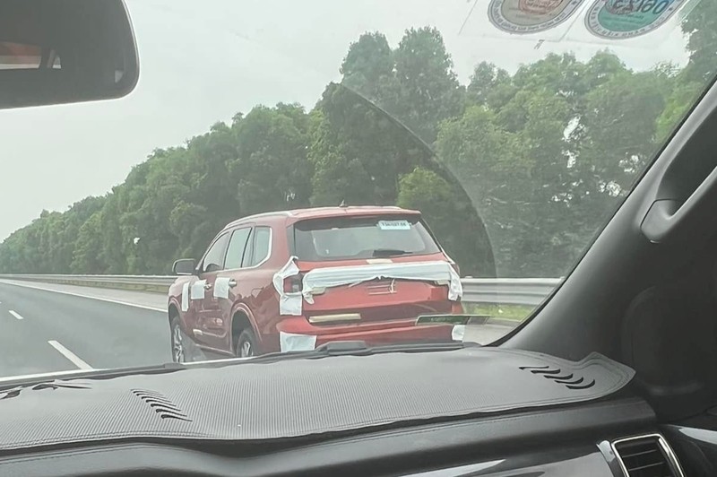 Bắt gặp Ford Everest 2022 'không che' chạy thử tại Hà Nội