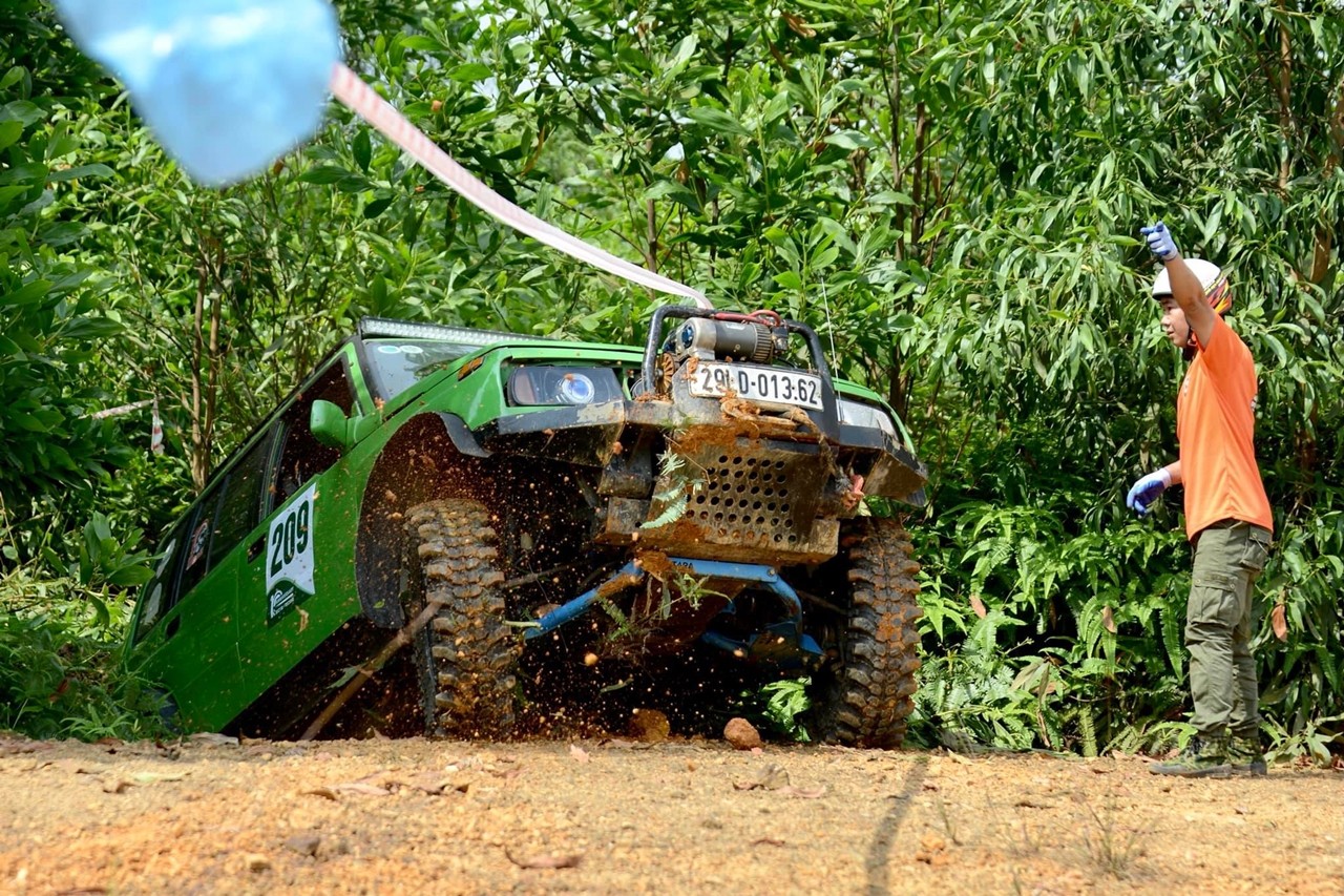 Kỷ niệm 10 năm thành lập CLB ô tô địa hình Hà Nội Kỷ niệm 10 năm thành lập CLB ô tô địa hình Hà Nội