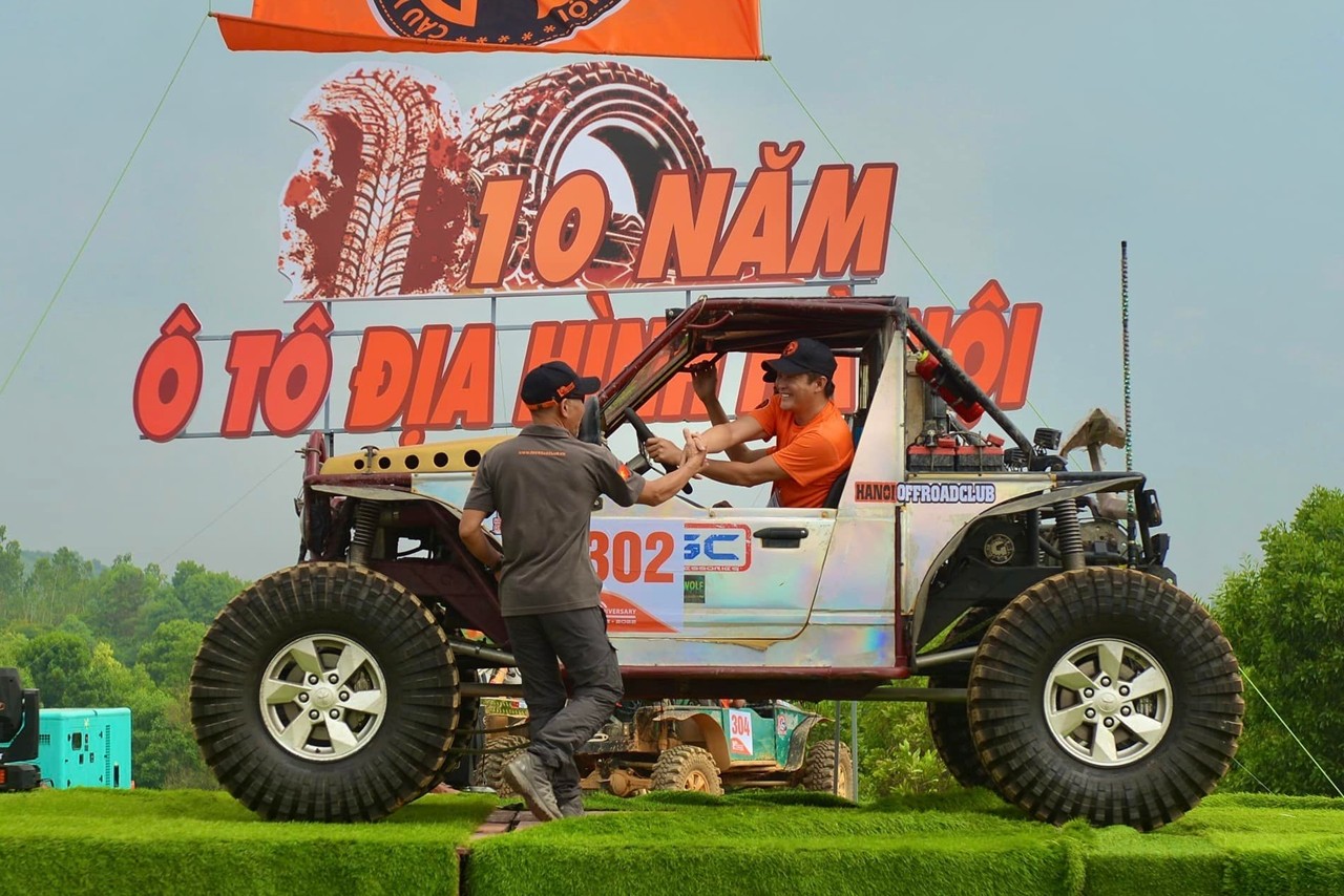 Kỷ niệm 10 năm thành lập CLB ô tô địa hình Hà Nội Kỷ niệm 10 năm thành lập CLB ô tô địa hình Hà Nội