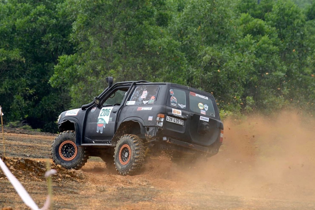 Kỷ niệm 10 năm thành lập CLB ô tô địa hình Hà Nội Kỷ niệm 10 năm thành lập CLB ô tô địa hình Hà Nội