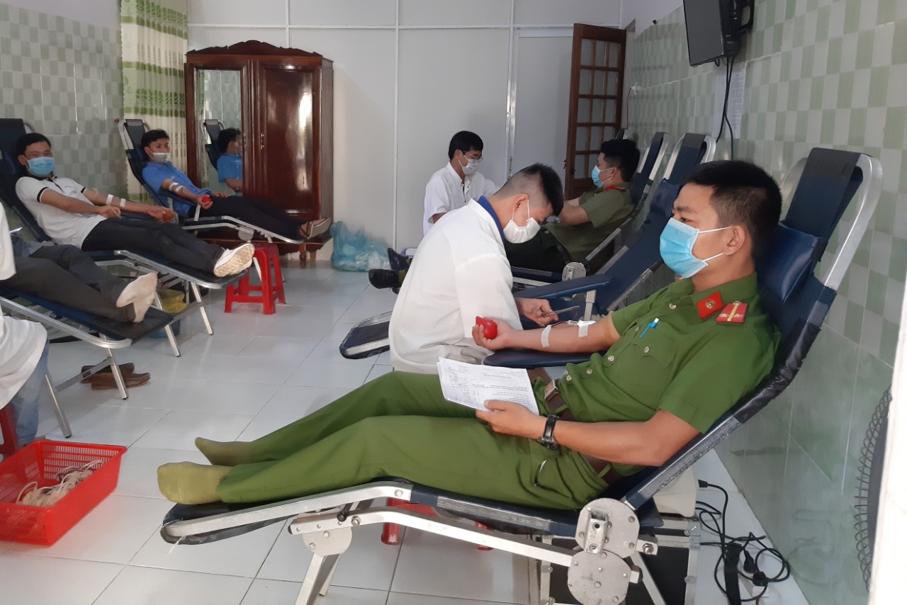 Thừa Thiên Huế: Hàng trăm đoàn viên đăng ký hiến máu giữa mùa dịch Thừa Thiên Huế: Hàng trăm đoàn viên đăng ký hiến máu giữa mùa dịch