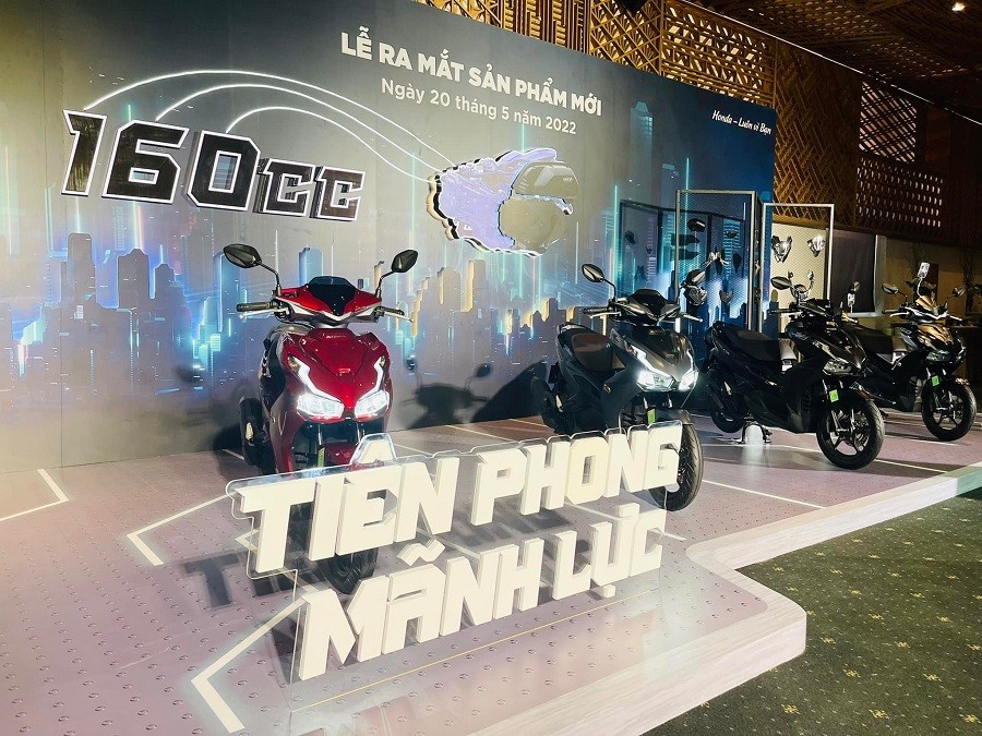 Vừa ra mắt Honda Air Blade 160 đã bị đội giá hơn 15 triệu đồng Vừa ra mắt Honda Air Blade 160 đã bị đội giá hơn 15 triệu đồng