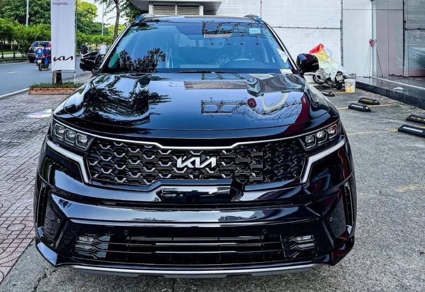 Kia Sorento với logo mới đã có mặt tại đại lý Kia Sorento với logo mới đã có mặt tại đại lý