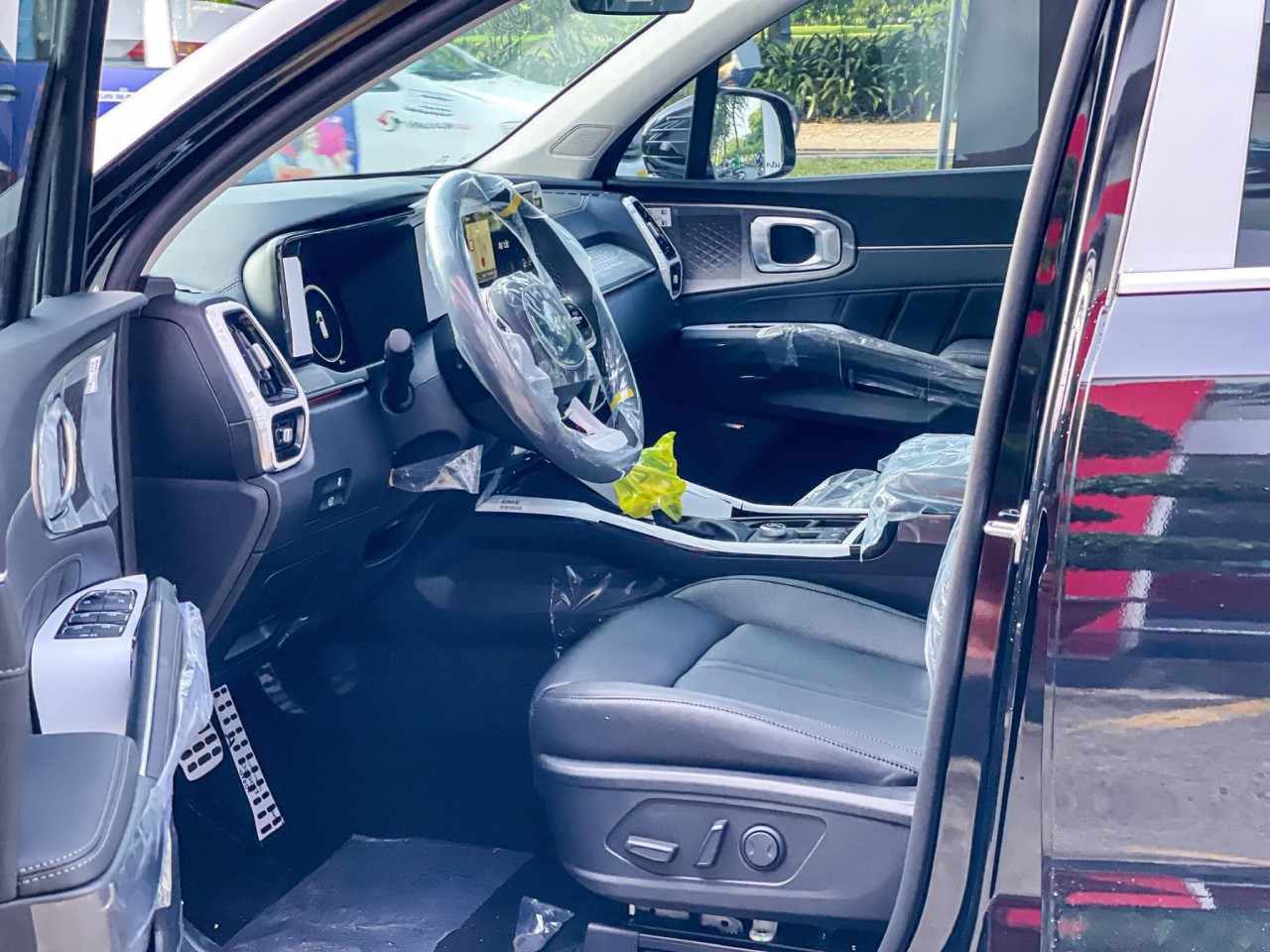 Kia Sorento với trang bị logo mới đã có mặt tại đại lý Kia Sorento với trang bị logo mới đã có mặt tại đại lý