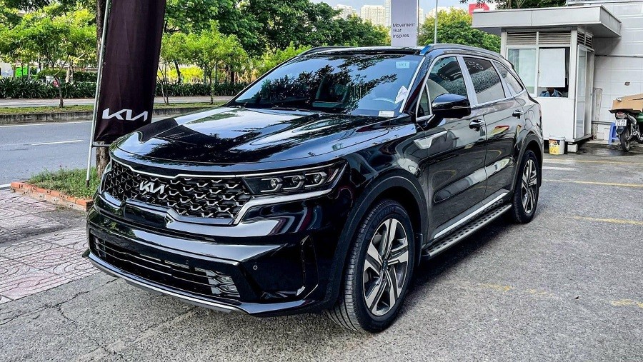 Kia Sorento với logo mới đã có mặt tại đại lý Kia Sorento với logo mới đã có mặt tại đại lý