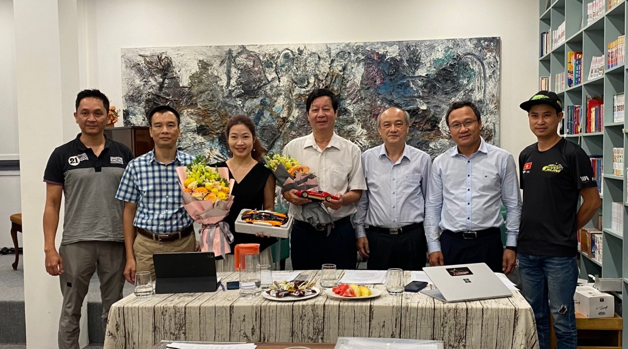 Ông Vương Bích Thắng là tân Chủ tịch Hiệp hội Ô tô Thể thao Việt Nam Ông Vương Bích Thắng là tân Chủ tịch Hiệp hội Ô tô Thể thao Việt Nam