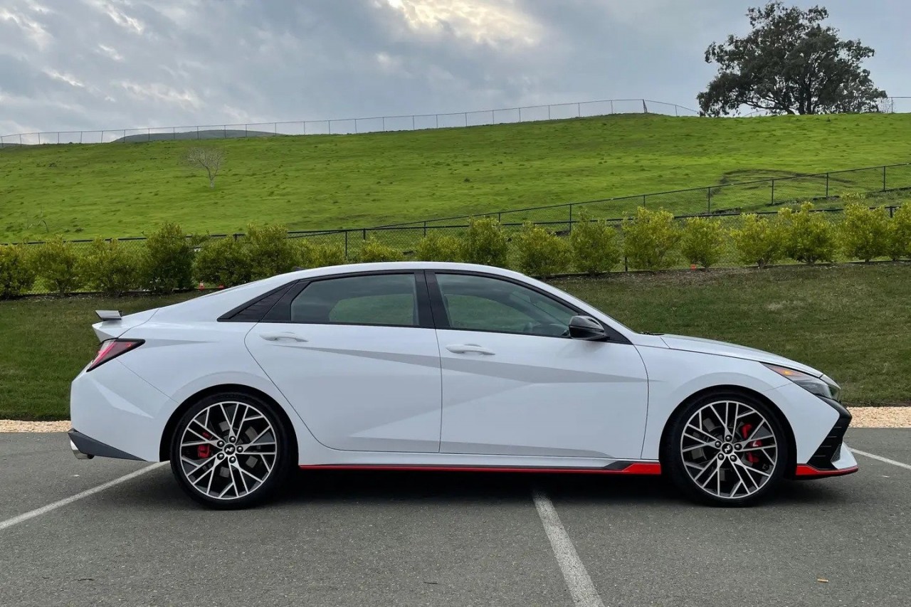 Đại lý bắt đầu nhận cọc Hyundai Elantra 2023, dự kiến tháng 8 ra mắt Đại lý bắt đầu nhận cọc Hyundai Elantra 2023, dự kiến tháng 8 ra mắt