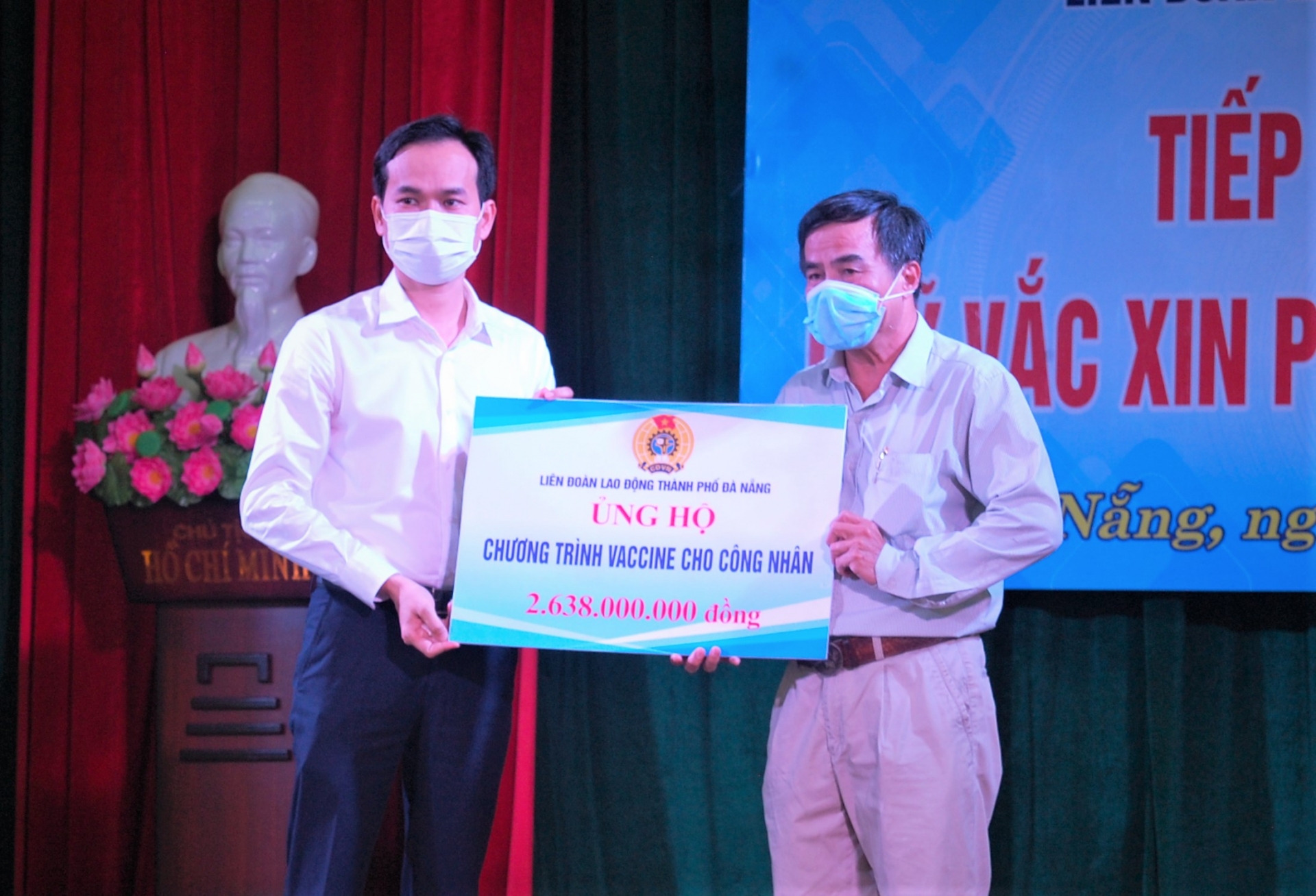 LĐLĐ TP Đà Nẵng ủng hộ hơn 2,6 tỷ đồng vào quỹ "Vaccine cho công nhân" LĐLĐ TP Đà Nẵng ủng hộ hơn 2,6 tỷ đồng vào quỹ "Vaccine cho công nhân"