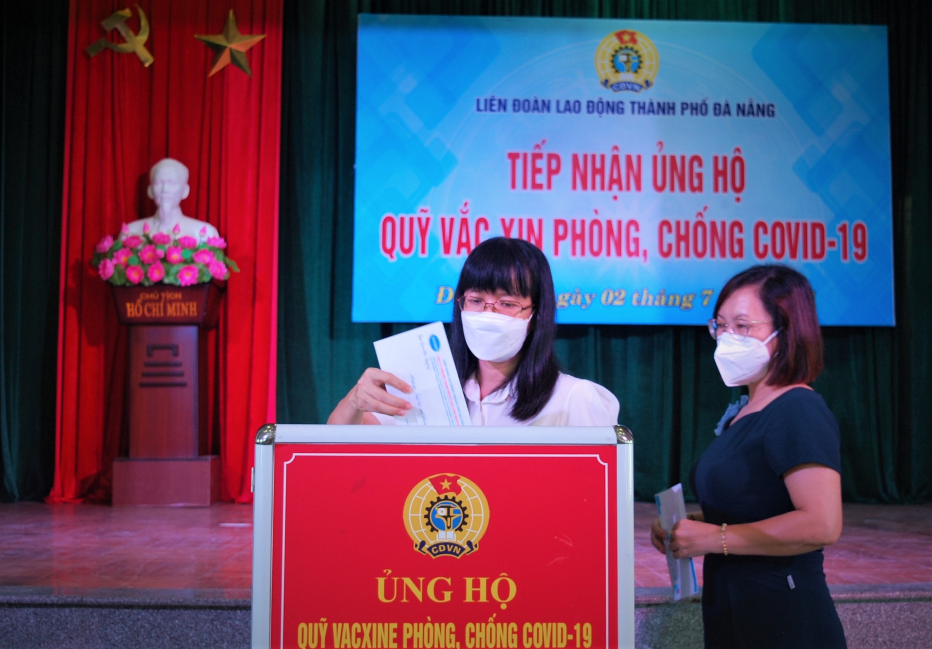 LĐLĐ TP Đà Nẵng ủng hộ hơn 2,6 tỷ đồng vào quỹ "Vaccine cho công nhân" LĐLĐ TP Đà Nẵng ủng hộ hơn 2,6 tỷ đồng vào quỹ "Vaccine cho công nhân"