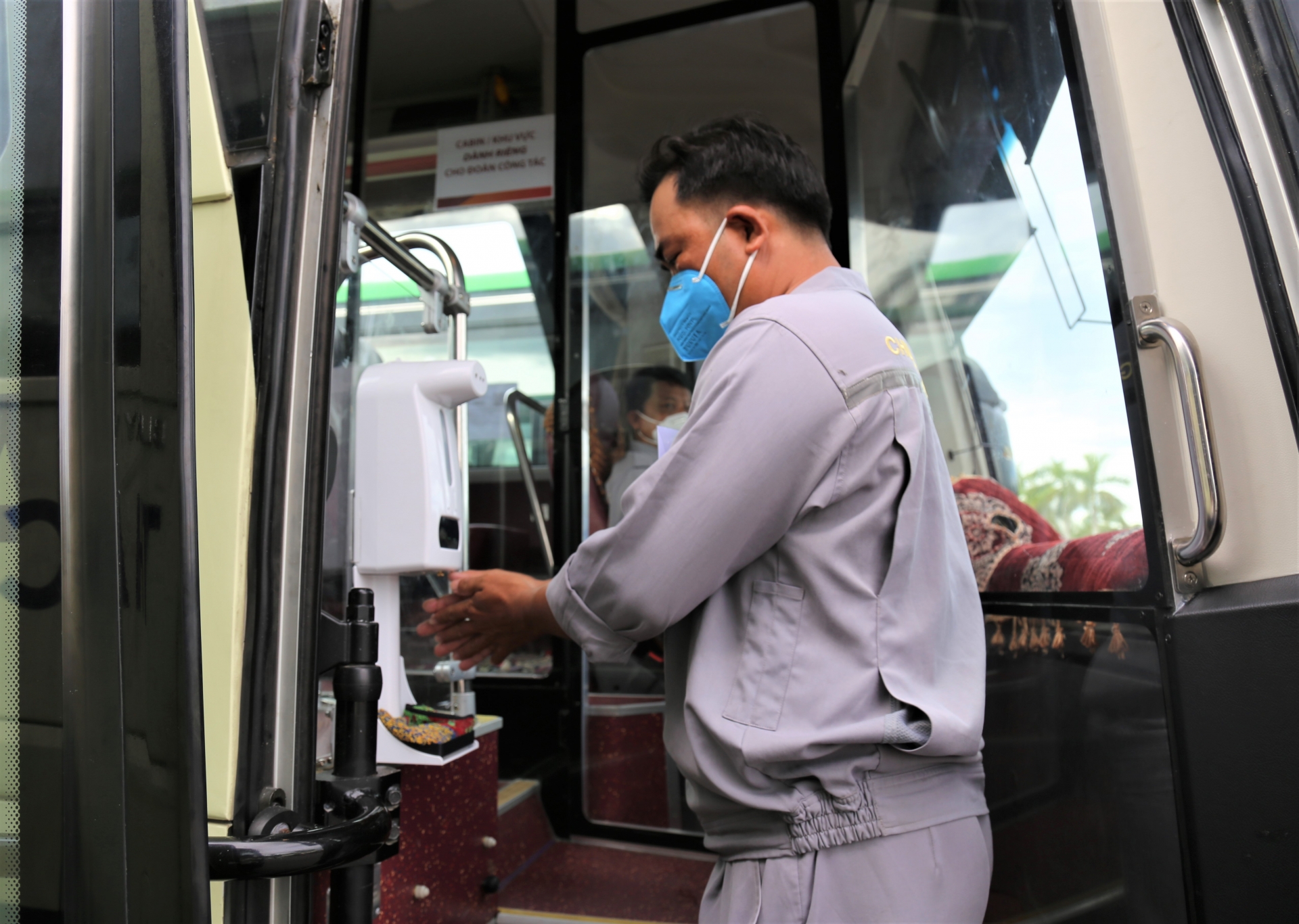 Quảng Nam điều 10 xe, đón hơn 400 người dân ở TP.HCM về quê