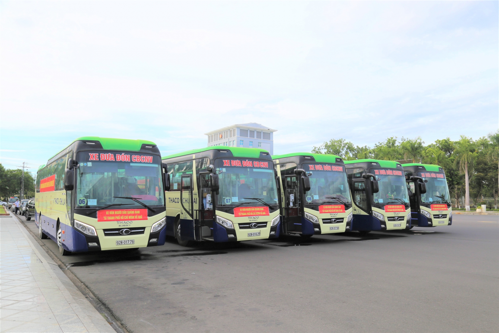 Quảng Nam điều 10 xe, đón hơn 400 người dân ở TP.HCM về quê