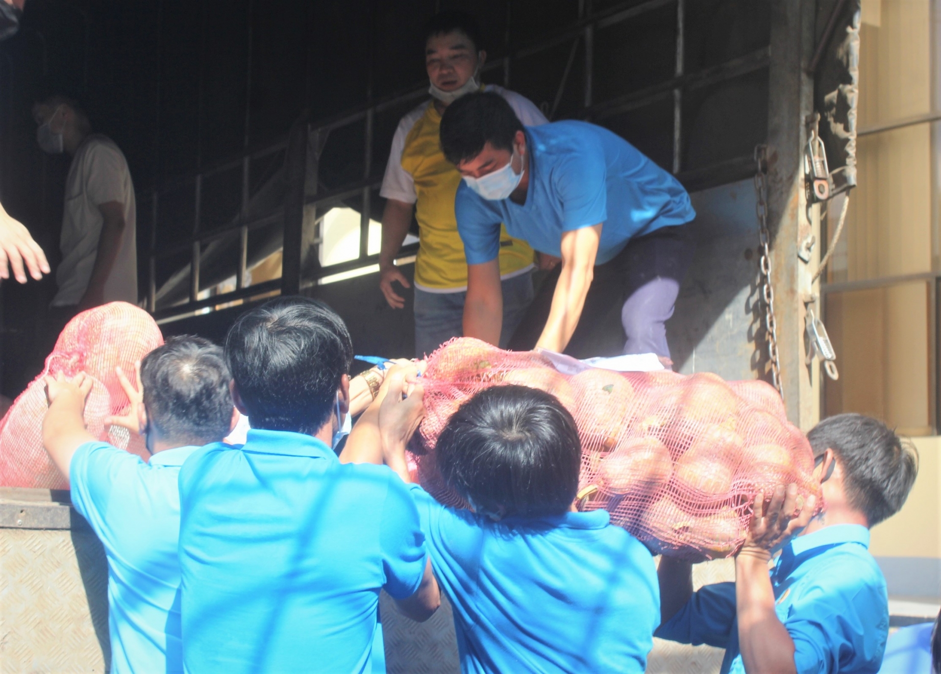 Công đoàn Gia Lai gửi 22 tấn nông sản cho công nhân, NLĐ TP.HCM