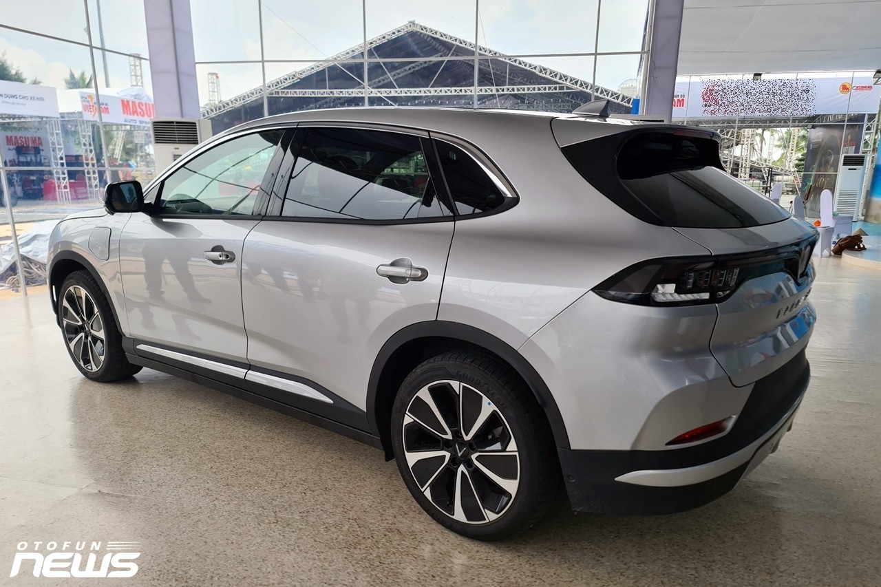 VinFast VF8 lần đầu tiên xuất hiện trước công chúng tại Việt Nam VinFast VF8 lần đầu tiên trưng bày trước công chúng tại Việt Nam