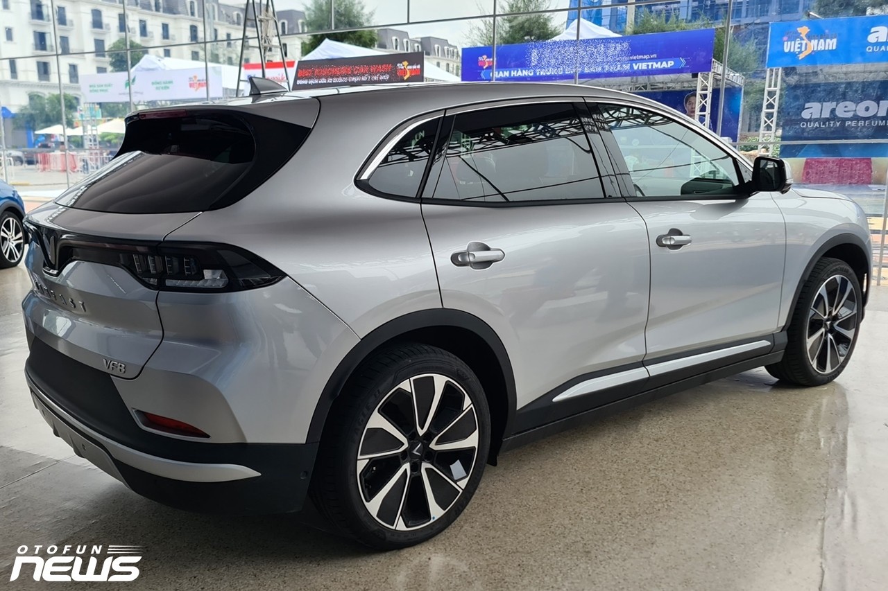 VinFast VF8 lần đầu tiên trưng bày trước công chúng tại Việt Nam VinFast VF8 lần đầu tiên trưng bày trước công chúng tại Việt Nam