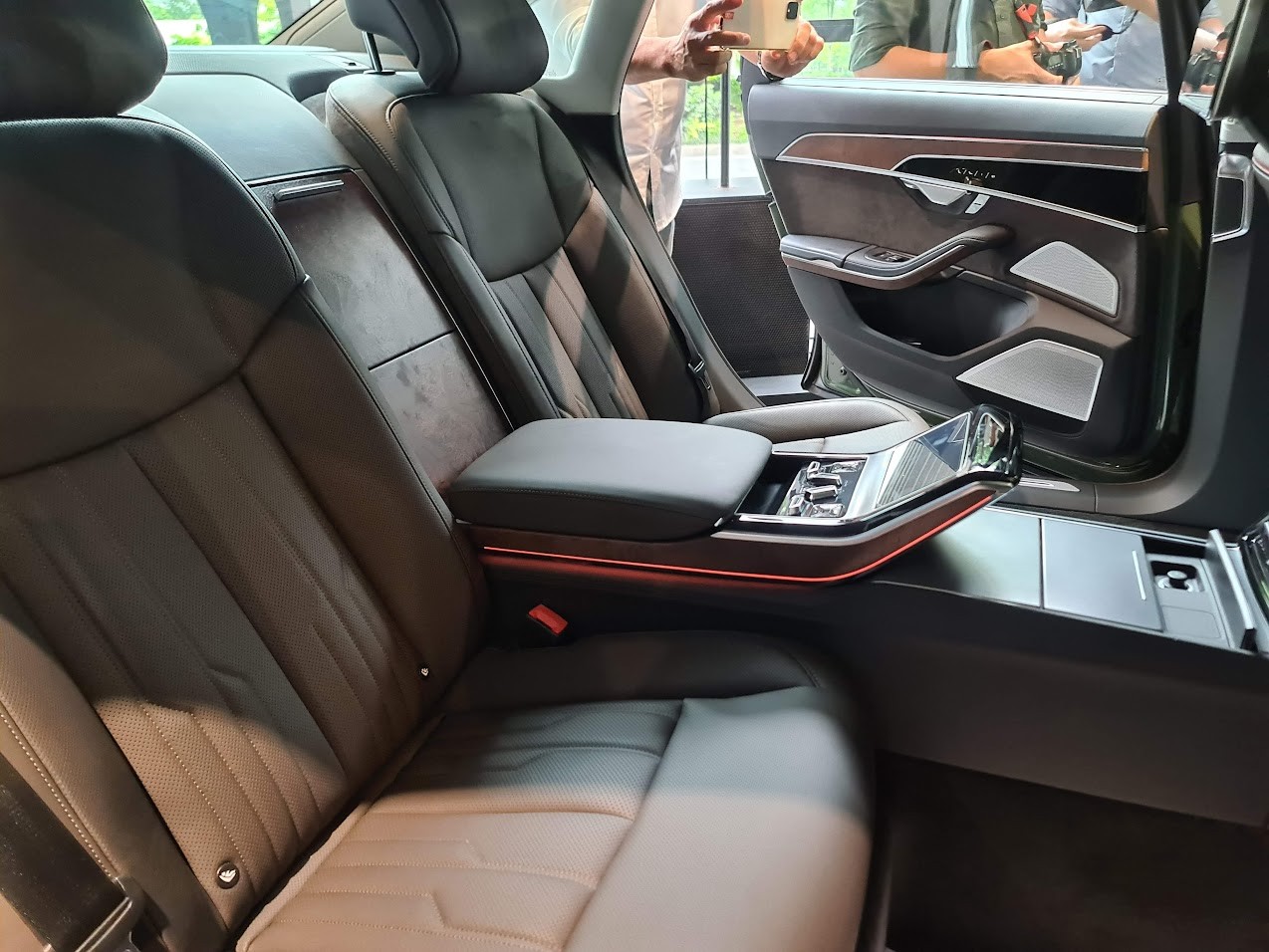 Audi A8L thế hệ mới ra mắt tại Việt Nam với 3 phiên bản Audi A8L thế hệ mới ra mắt tại Việt Nam với 3 phiên bản