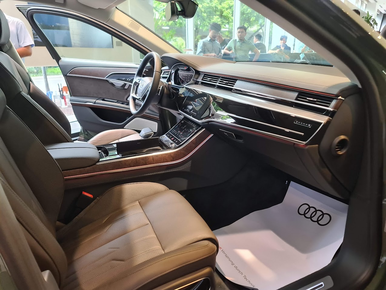 Audi A8L thế hệ mới ra mắt tại Việt Nam với 3 phiên bản Audi A8L thế hệ mới ra mắt tại Việt Nam với 3 phiên bản