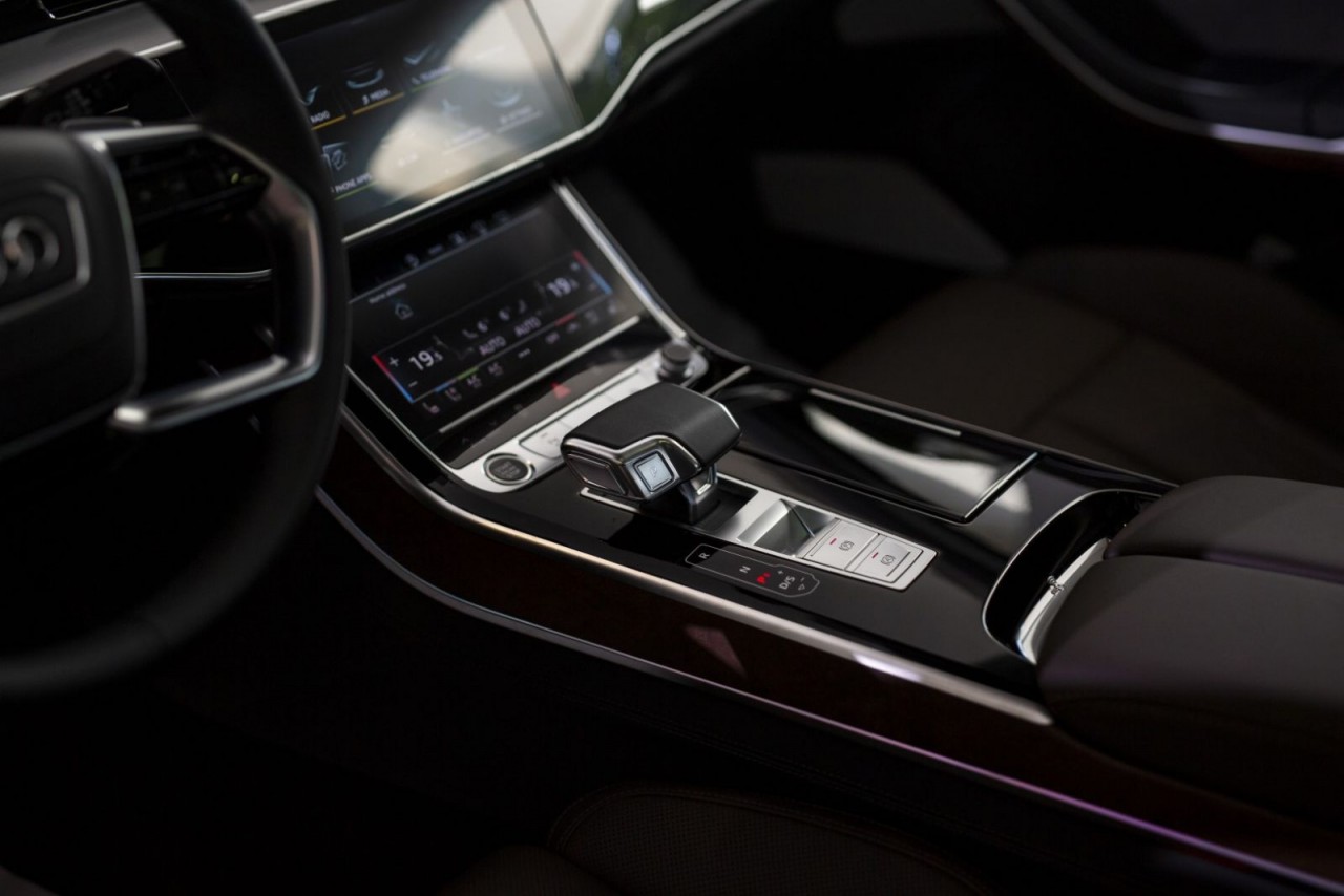 Audi A8L thế hệ mới ra mắt tại Việt Nam với 3 phiên bản Audi A8L thế hệ mới ra mắt tại Việt Nam với 3 phiên bản