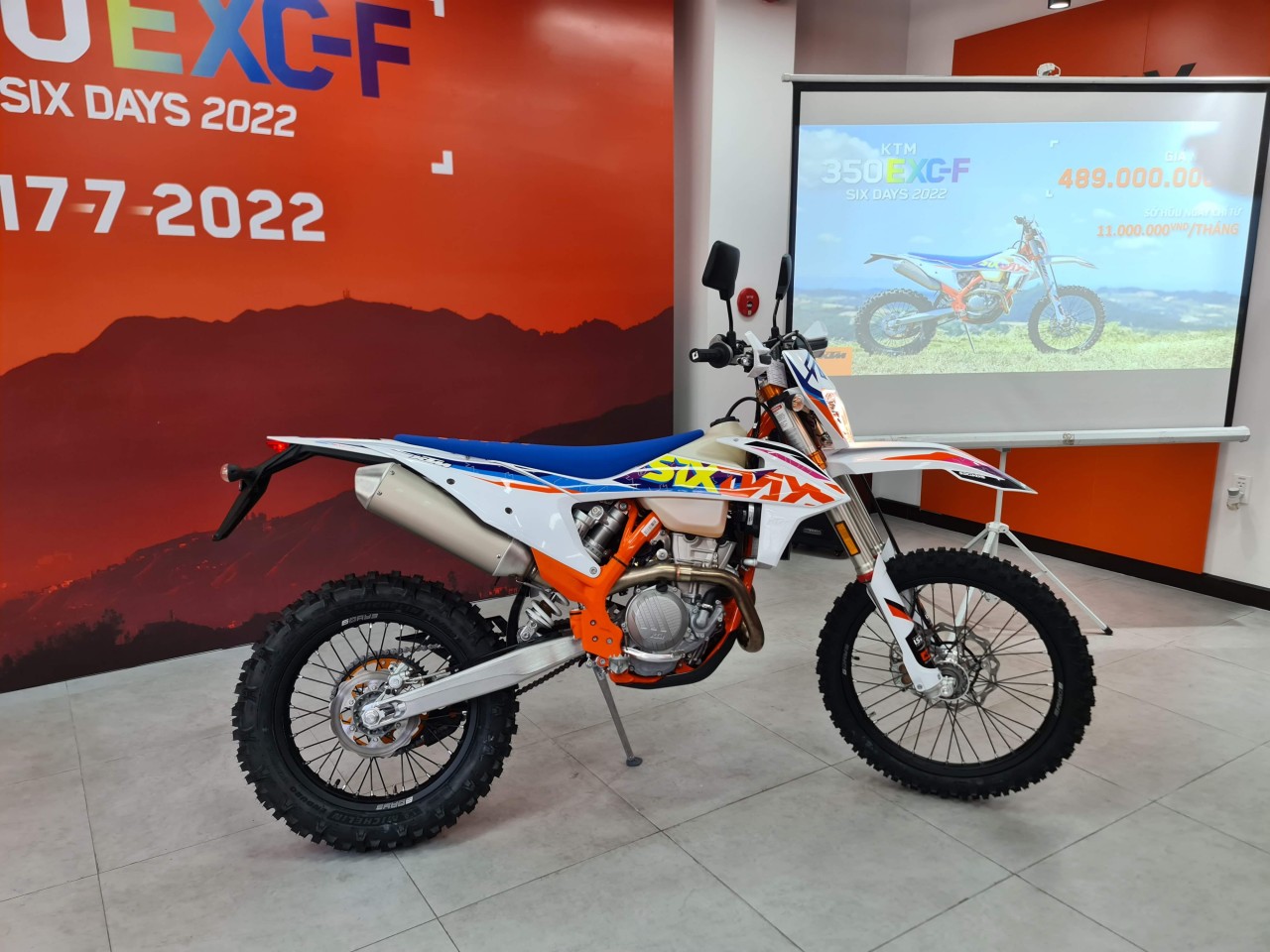 Xe 'cào cào' đường phố KTM 350 EXC-F SIX DAYS chính hãng về Việt Nam Xe 'cào cào' đường phố KTM 350 EXC-F SIX DAYS chính hãng về Việt Nam