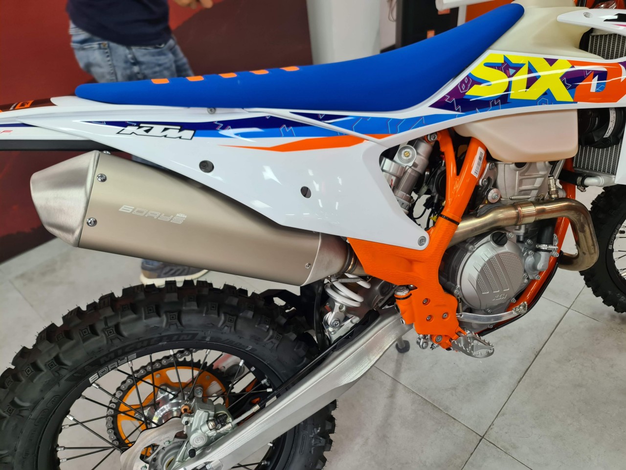 Xe 'cào cào' đường phố KTM 350 EXC-F SIX DAYS chính hãng về Việt Nam Xe 'cào cào' đường phố KTM 350 EXC-F SIX DAYS chính hãng về Việt Nam