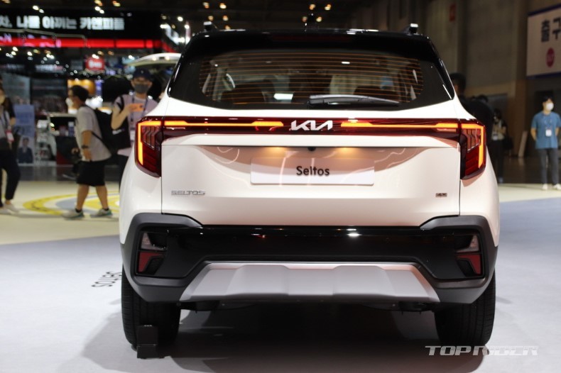 Kia Seltos 2023 ra mắt, có thêm tùy chọn động cơ mới