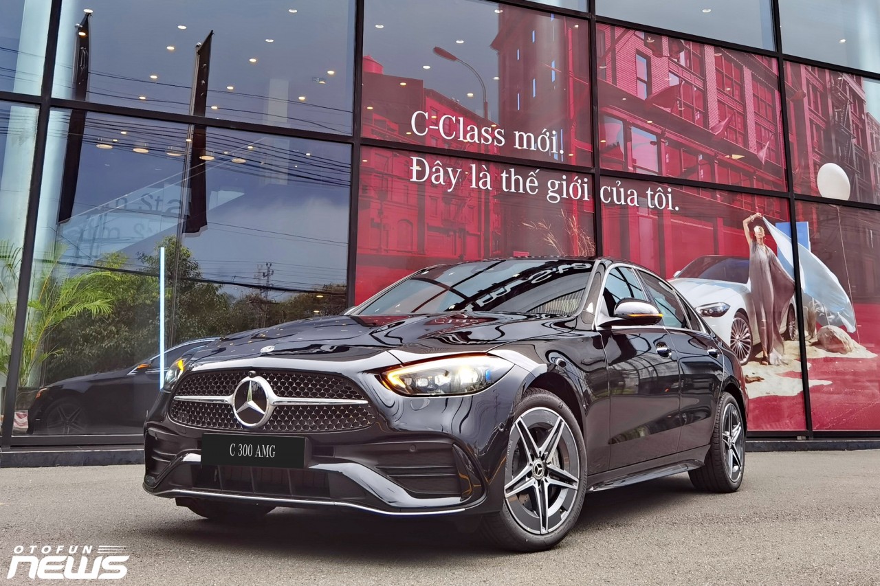 Cận cảnh Mercedes-Benz C300 AMG lắp ráp giá 2,089 tỷ đồng Cận cảnh Mercedes Benz C300 AMG lắp ráp giá 2,089 tỷ đồng