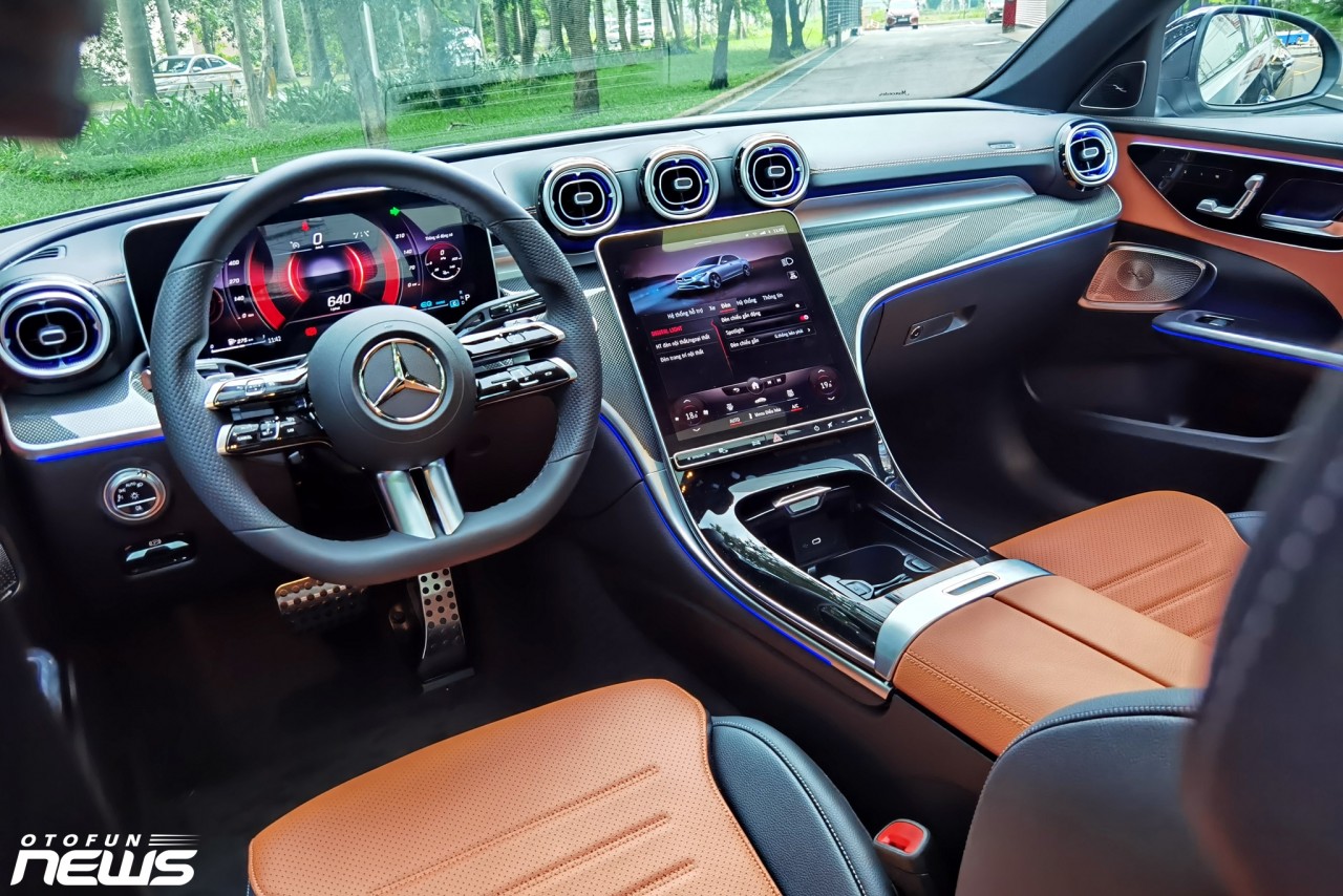 Cận cảnh Mercedes-Benz C300 AMG lắp ráp giá 2,089 tỷ đồng Cận cảnh Mercedes Benz C300 AMG lắp ráp giá 2,089 tỷ đồng