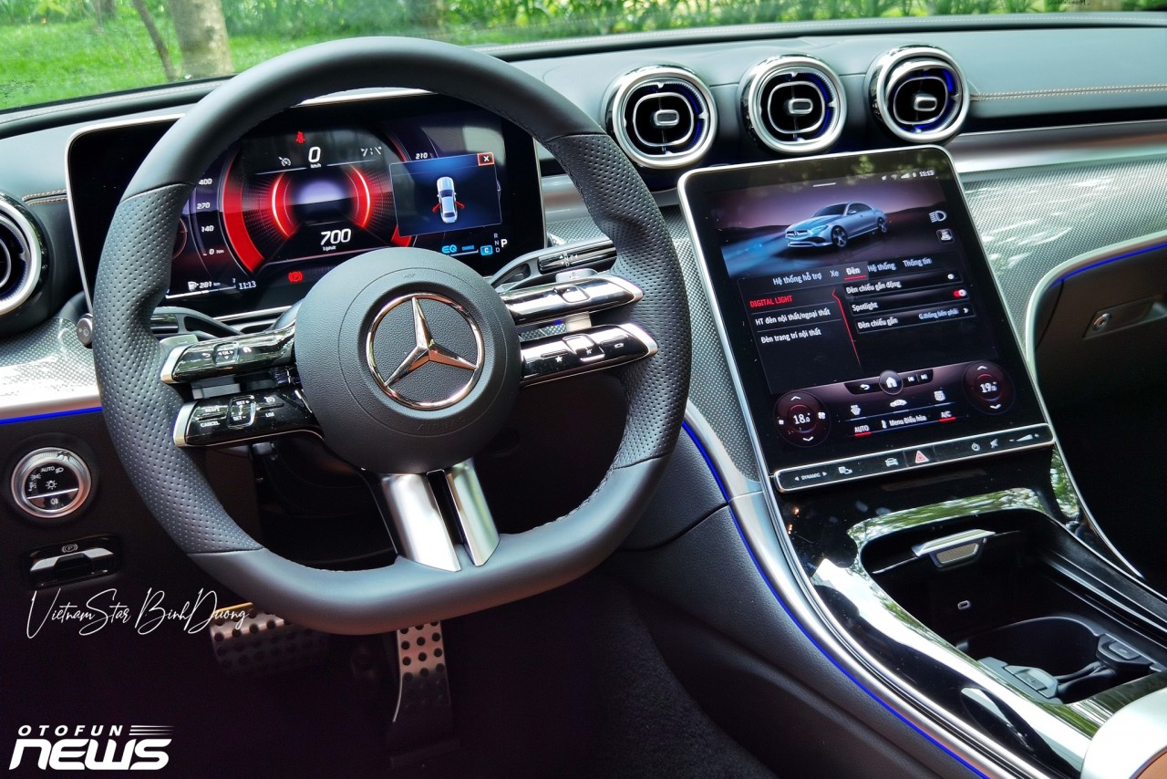 Cận cảnh Mercedes-Benz C300 AMG lắp ráp giá 2,089 tỷ đồng Cận cảnh Mercedes Benz C300 AMG lắp ráp giá 2,089 tỷ đồng