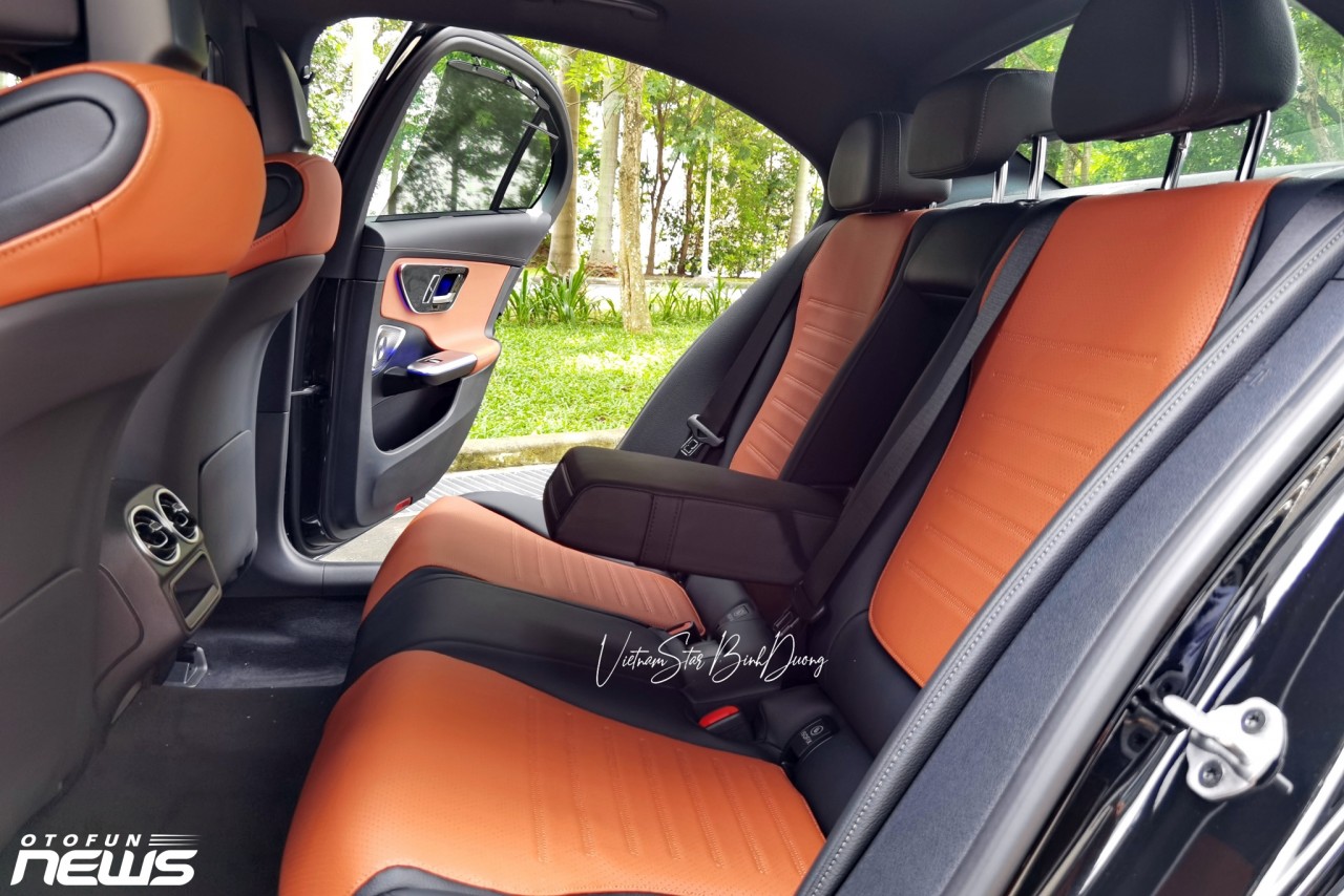 Cận cảnh Mercedes-Benz C300 AMG lắp ráp giá 2,089 tỷ đồng Cận cảnh Mercedes Benz C300 AMG lắp ráp giá 2,089 tỷ đồng