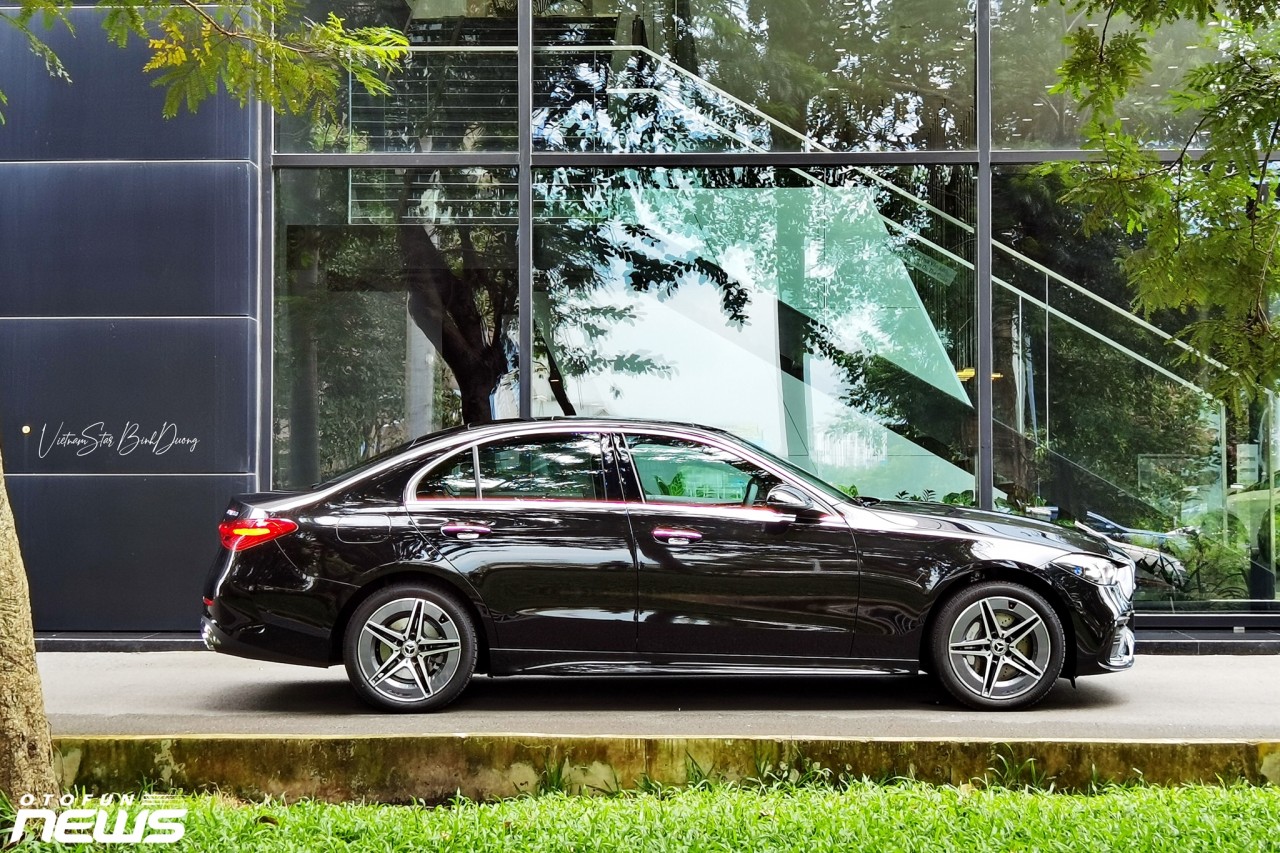 Cận cảnh Mercedes-Benz C300 AMG lắp ráp giá 2,089 tỷ đồng Cận cảnh Mercedes Benz C300 AMG lắp ráp giá 2,089 tỷ đồng