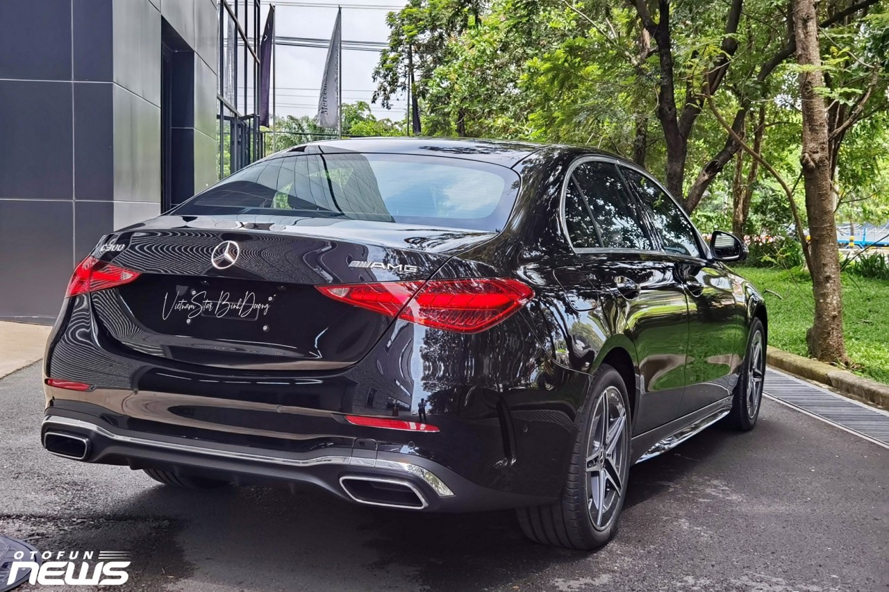 Cận cảnh Mercedes-Benz C300 AMG lắp ráp giá 2,089 tỷ đồng Cận cảnh Mercedes-Benz C300 AMG lắp ráp giá 2,089 tỷ đồng