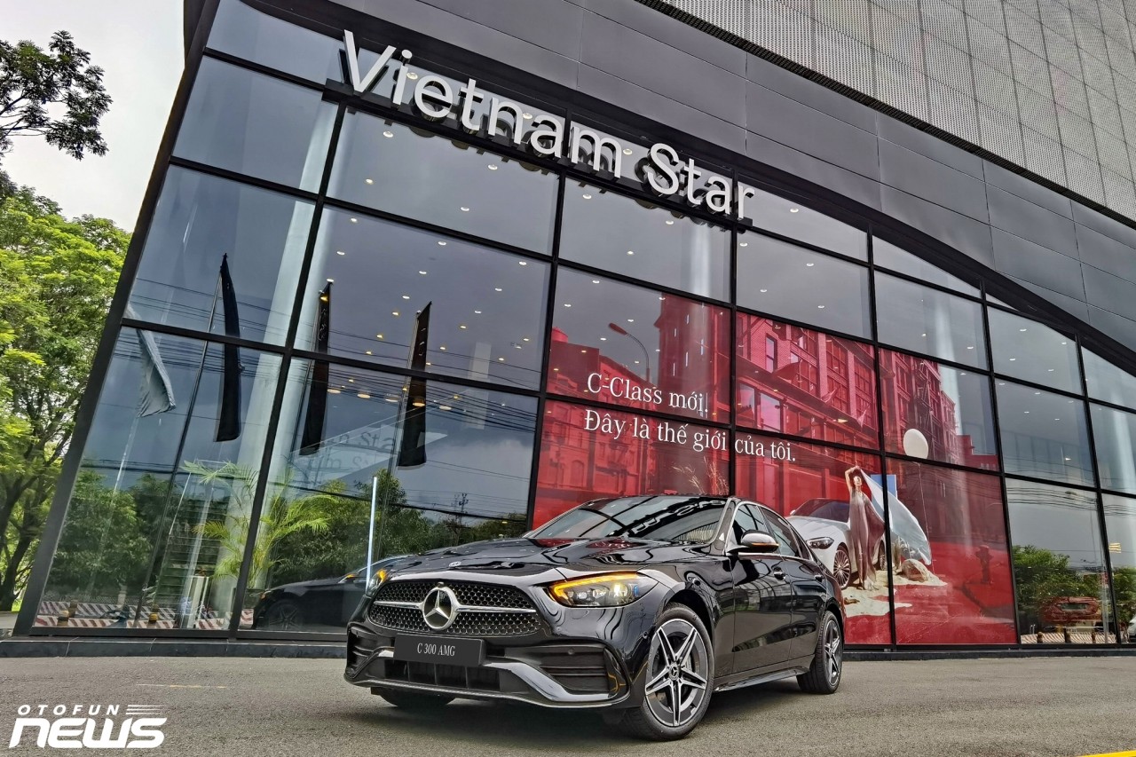 Cận cảnh Mercedes-Benz C300 AMG lắp ráp giá 2,089 tỷ đồng Cận cảnh Mercedes-Benz C300 AMG lắp ráp giá 2,089 tỷ đồng