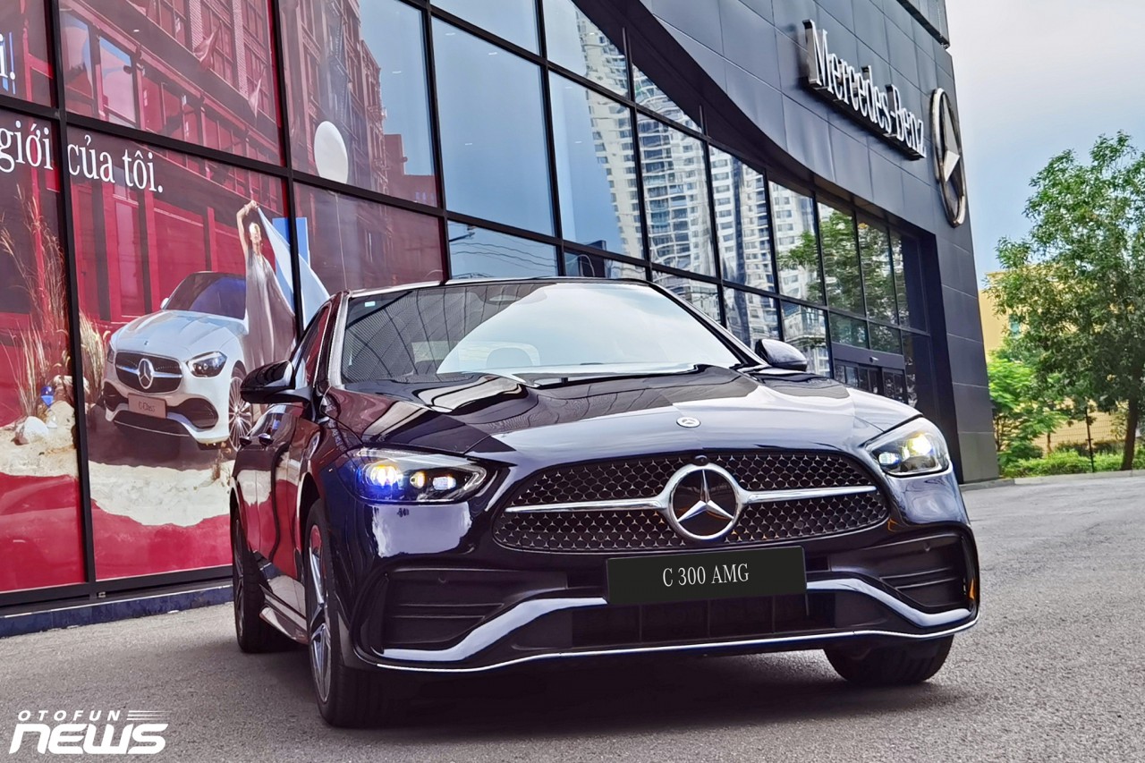 Cận cảnh Mercedes-Benz C300 AMG lắp ráp giá 2,089 tỷ đồng Cận cảnh Mercedes Benz C300 AMG lắp ráp giá 2,089 tỷ đồng