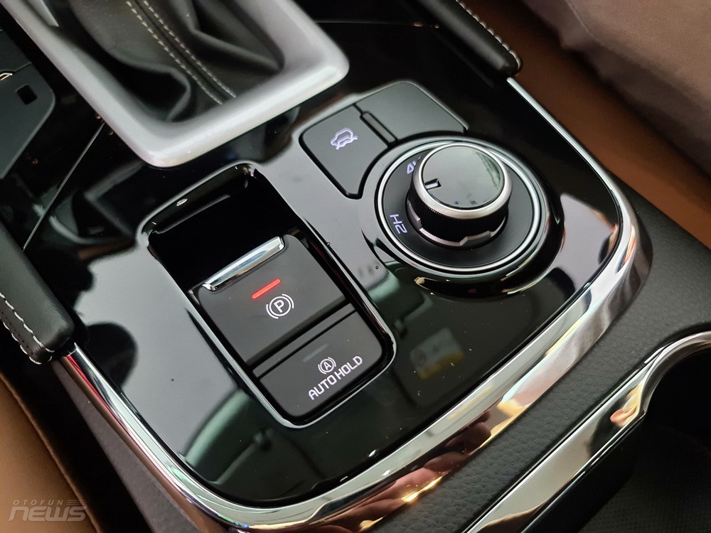 Cận cảnh Isuzu Mu-X vừa ra mắt tại Việt Nam