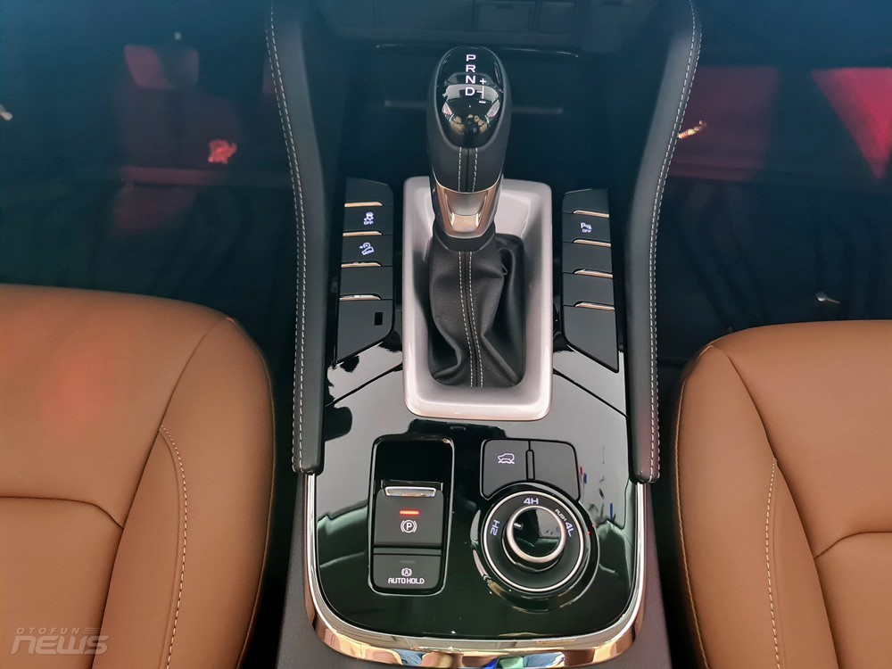 Cận cảnh Isuzu Mu-X vừa ra mắt tại Việt Nam