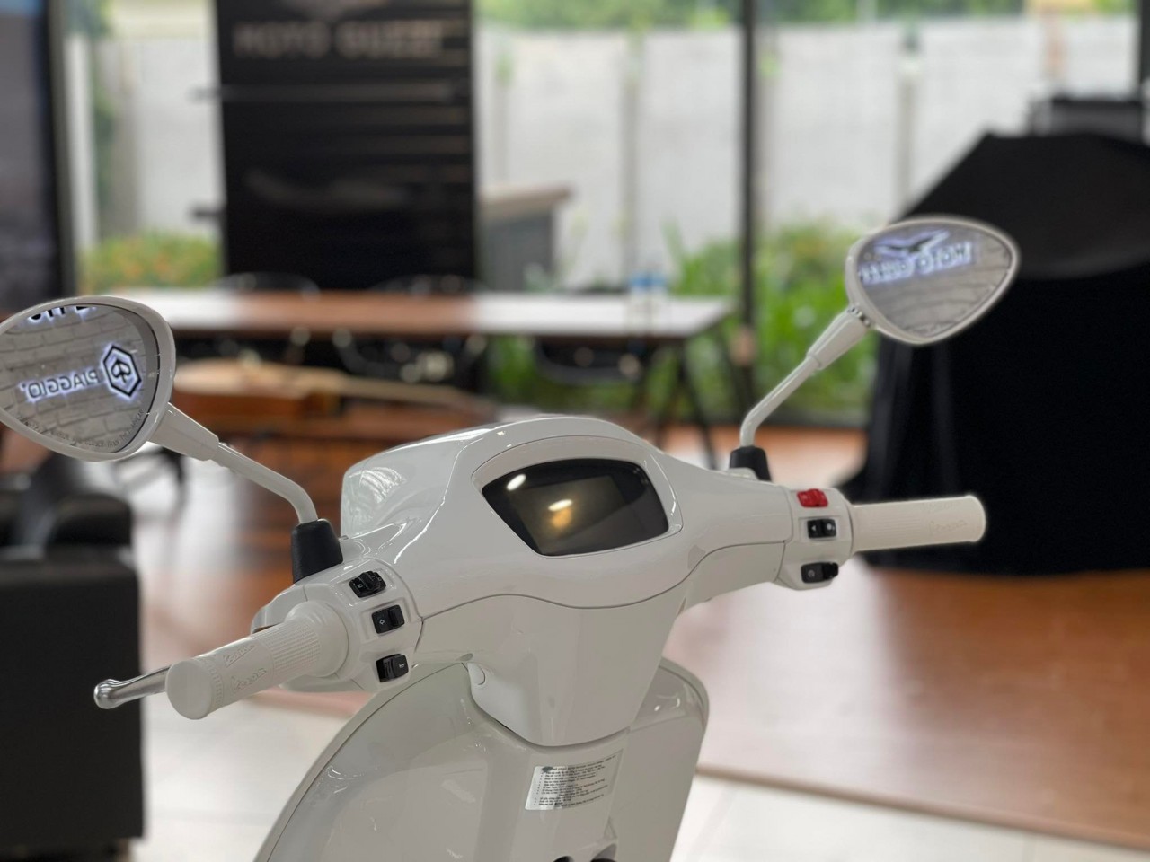 Ngắm Vespa Sprint phiên bản Justin Bieber có mặt tại Hà Nội