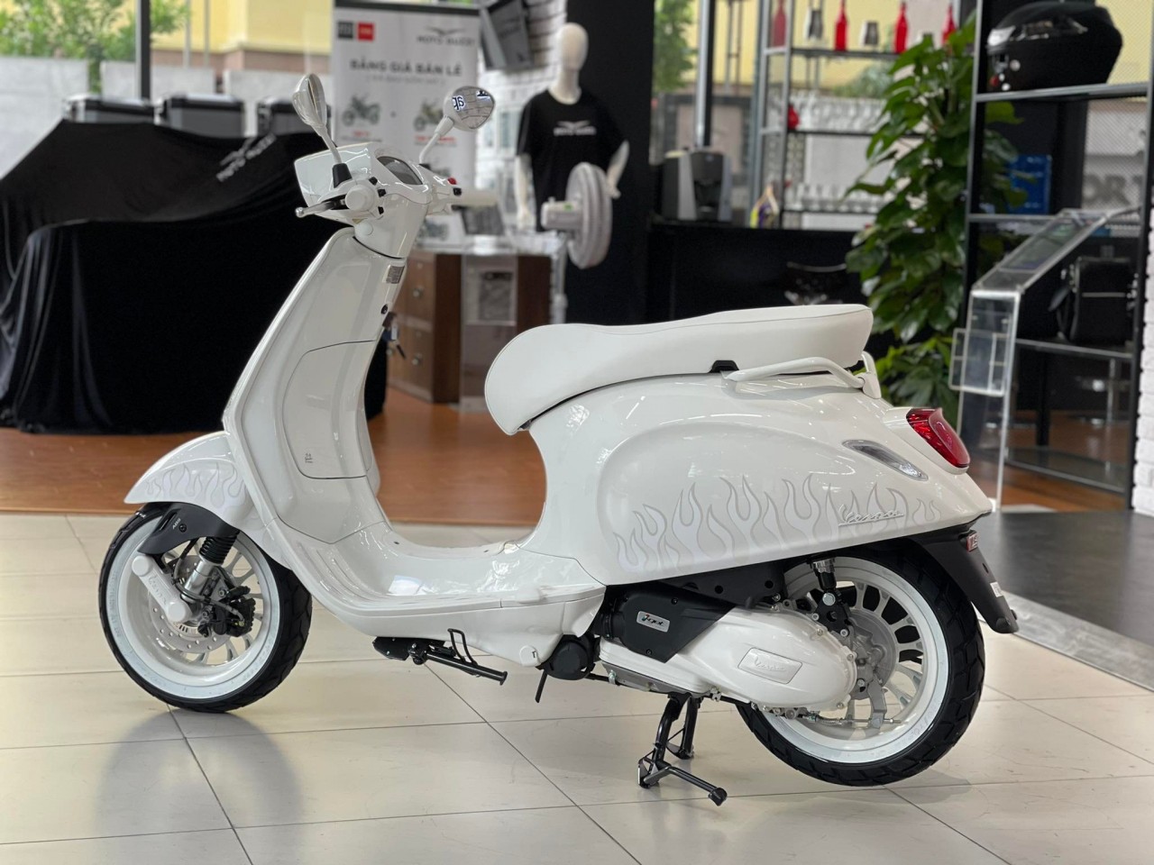 Ngắm Vespa Sprint phiên bản Justin Bieber có mặt tại Hà Nội