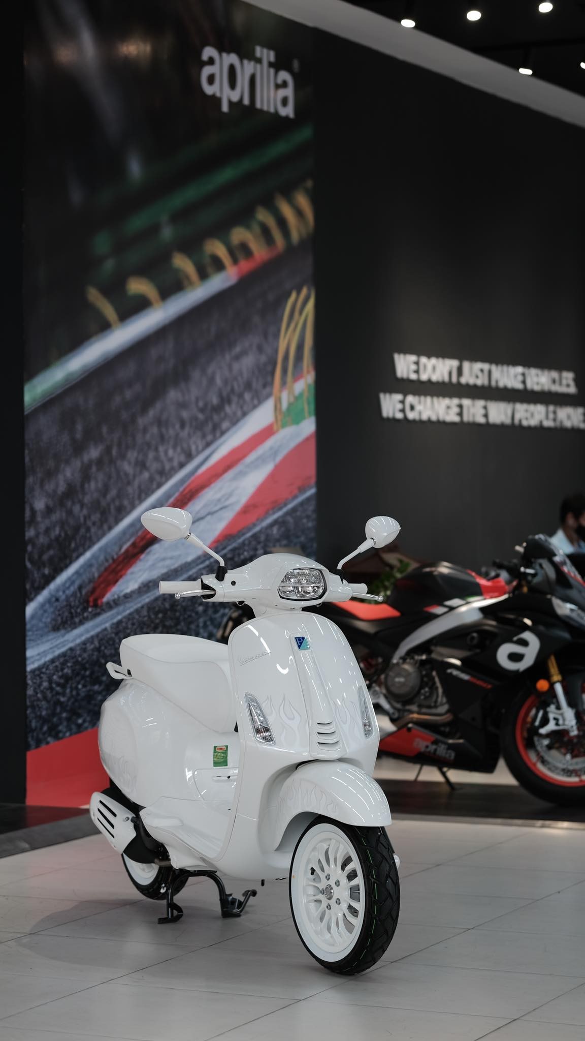 Ngắm Vespa Sprint phiên bản Justin Bieber có mặt tại Hà Nội