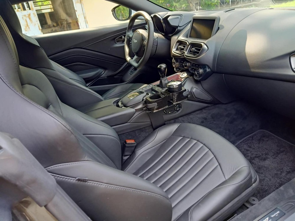 Aston Martin Vantage 007 Edition phiên bản số sàn có mặt tại Việt Nam Aston Martin Vantage 007 Edition phiên bản số sàn có mặt tại Việt Nam