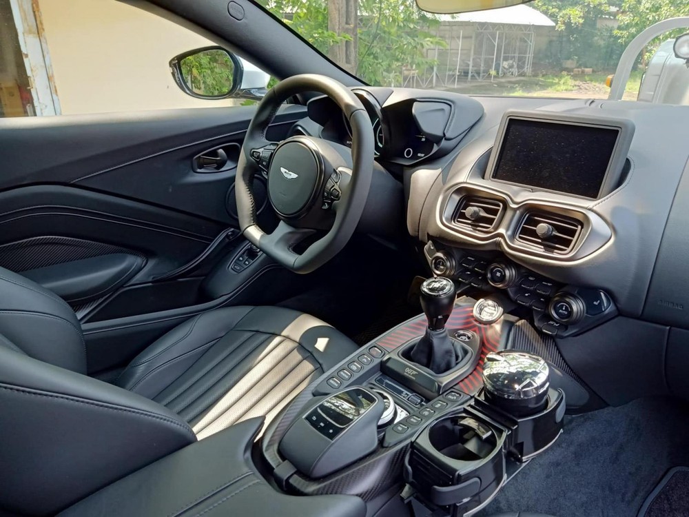 Aston Martin Vantage 007 Edition phiên bản số sàn có mặt tại Việt Nam Aston Martin Vantage 007 Edition phiên bản số sàn có mặt tại Việt Nam