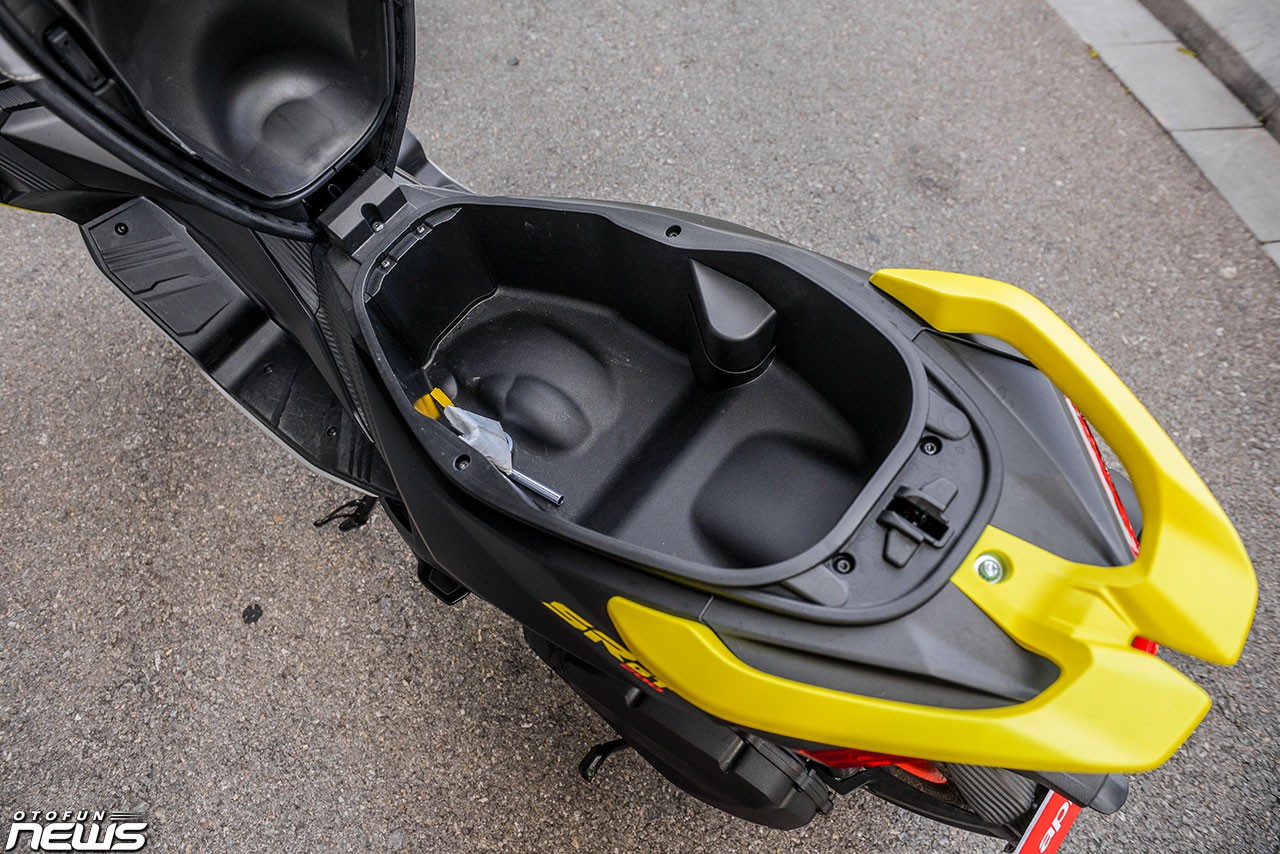 Hình chi tiết Aprilia SR GT 200 bản thể thao giá gần 100 triệu đồng