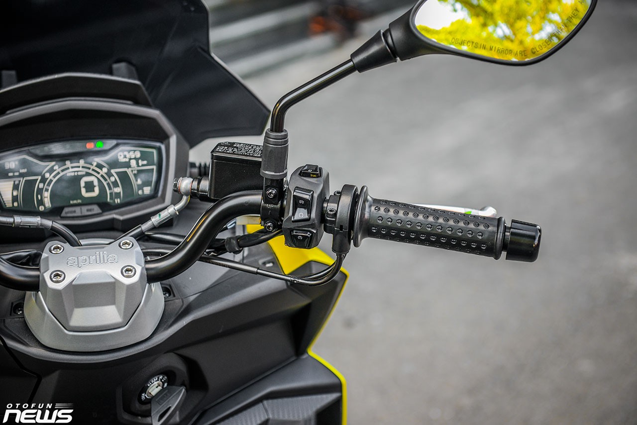 Hình chi tiết Aprilia SR GT 200 bản thể thao giá gần 100 triệu đồng