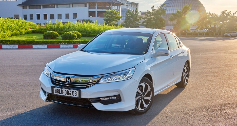 Honda Accord đời cũ với mức giảm lên tới 270 triệu đồng 5556-honda-accord-13