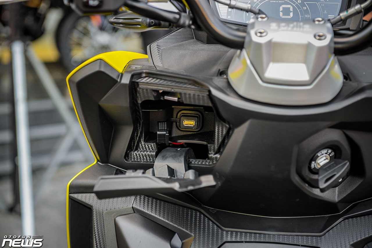 Hình chi tiết Aprilia SR GT 200 bản thể thao giá gần 100 triệu đồng