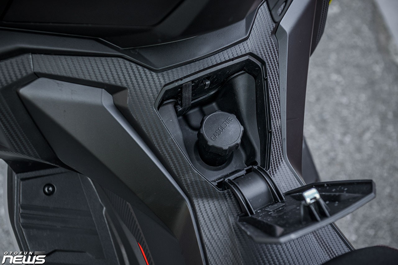 Hình chi tiết Aprilia SR GT 200 bản thể thao giá gần 100 triệu đồng